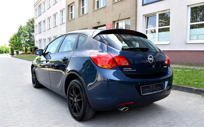 Opel Astra cena 26900 przebieg: 207121, rok produkcji 2012 z Elbląg małe 781